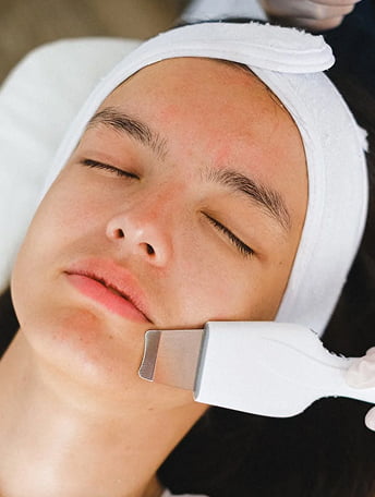 Обличчя жінки лопатка